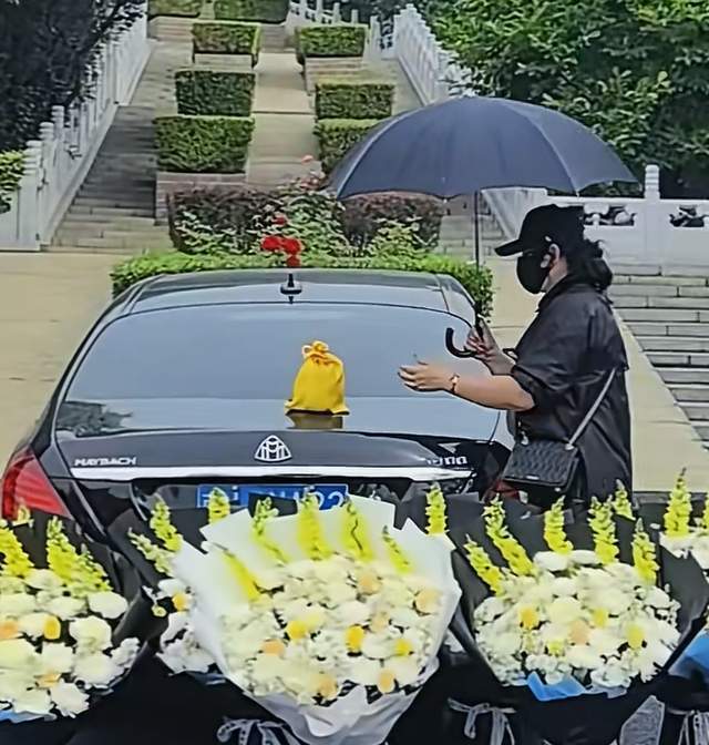 去世五周年！遗孀开迈巴赫悼念儿子近照帅气pg电子免费试玩模拟器“京圈大佬”加代(图4)
