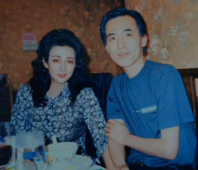去世五周年！遗孀开迈巴赫悼念儿子近照帅气pg电子免费试玩模拟器“京圈大佬”加代(图5)