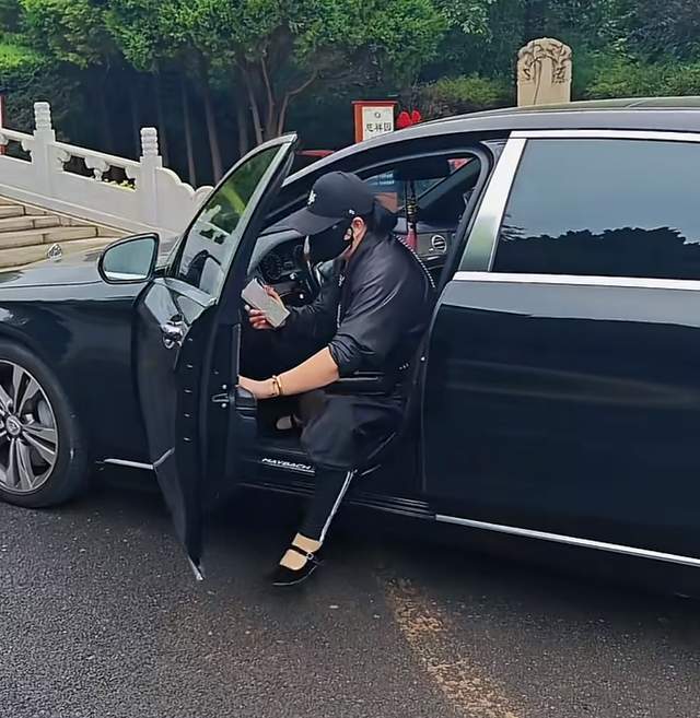 去世五周年！遗孀开迈巴赫悼念儿子近照帅气pg电子免费试玩模拟器“京圈大佬”加代(图1)