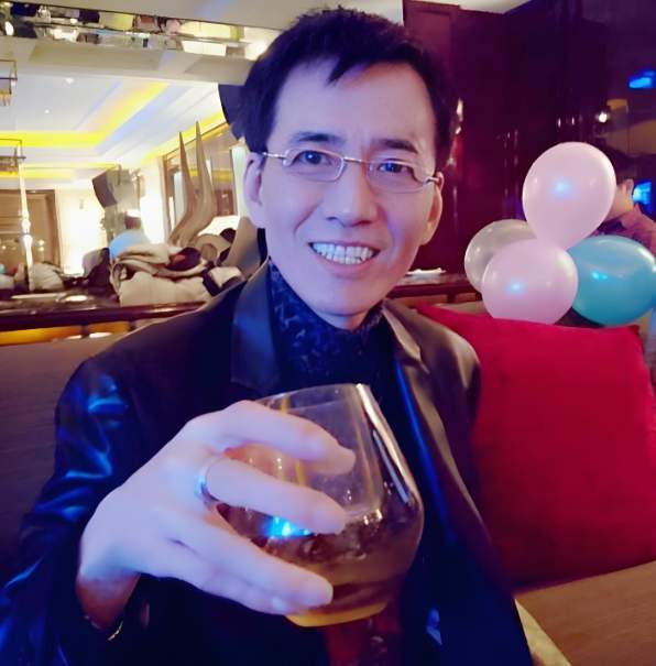 去世五周年！遗孀开迈巴赫悼念儿子近照帅气pg电子免费试玩模拟器“京圈大佬”加代(图6)
