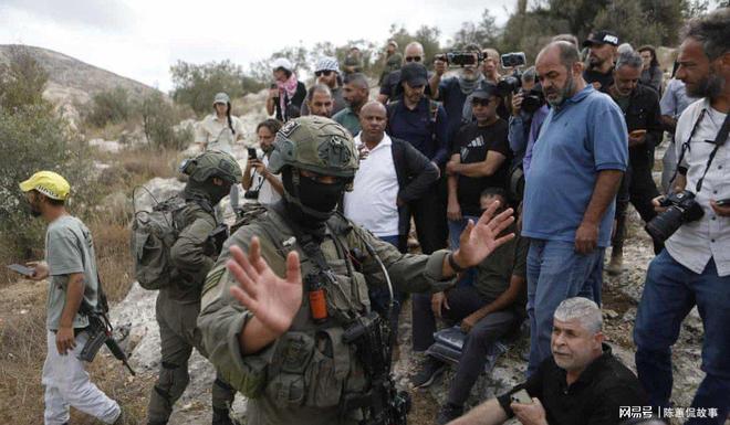 ：西岸农民因定居者暴力而无法收获橄榄pg电子平台“橄榄对我们就是一切”(图3)